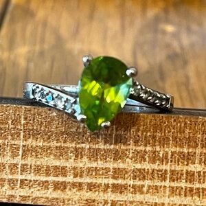 Genuine Peridot Pear 925 Ring Size 8